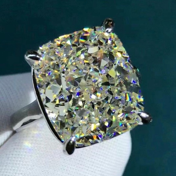 7 carat size 6 rhodium plated ring - Picture 6 of 10